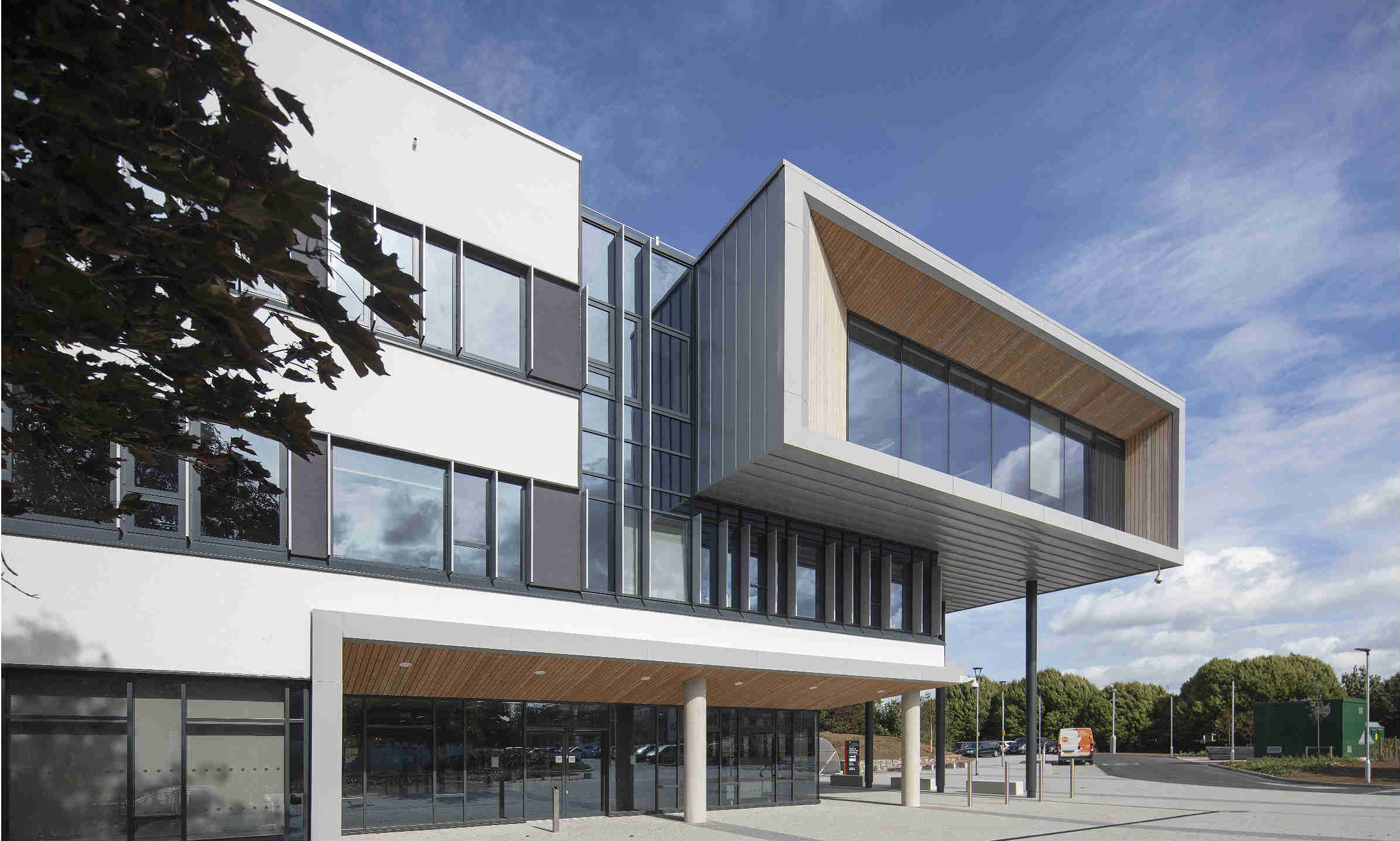 Technal brands help build business school at Oxstalls campus