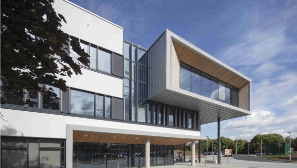 Technal brands help build business school at Oxstalls campus