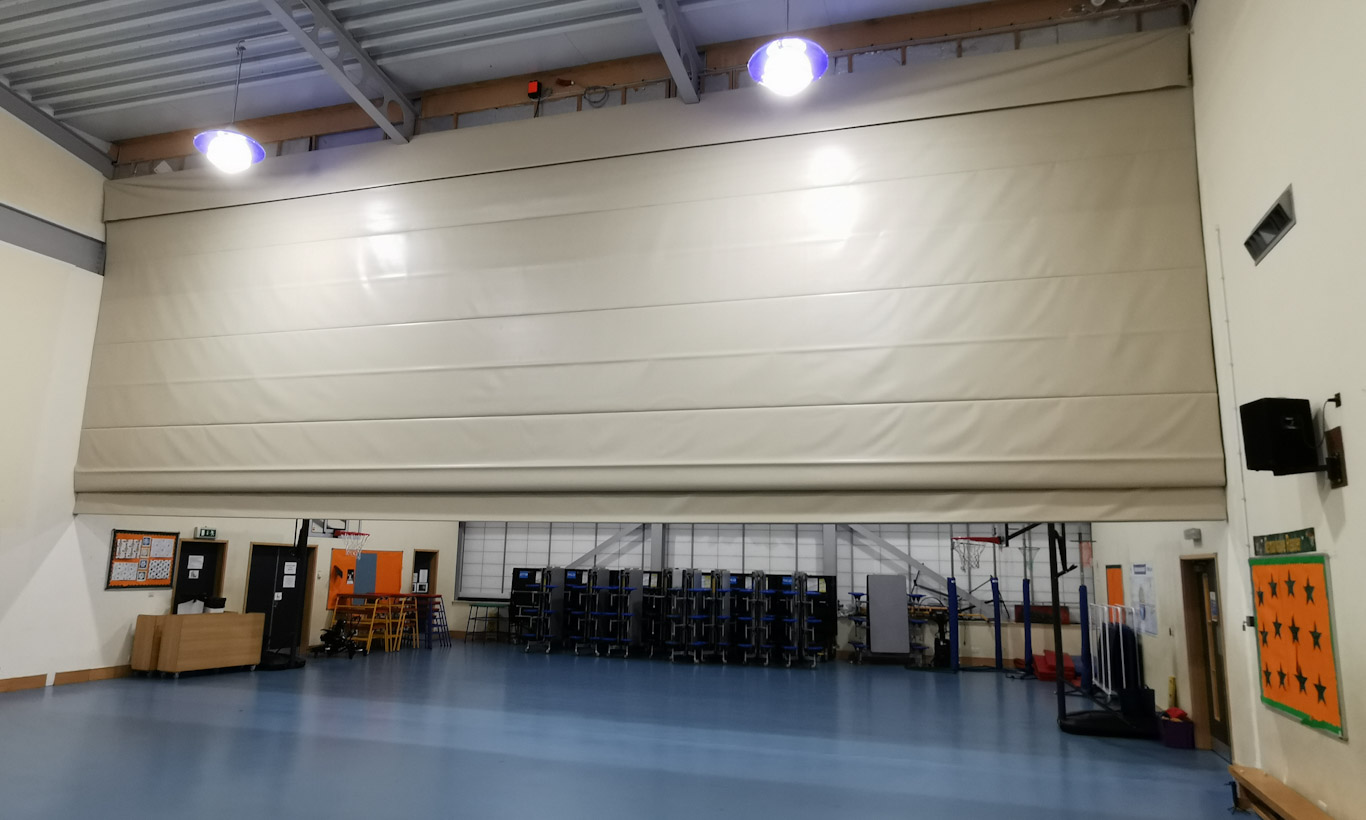 Style divides Scottish school hall with Multiroll