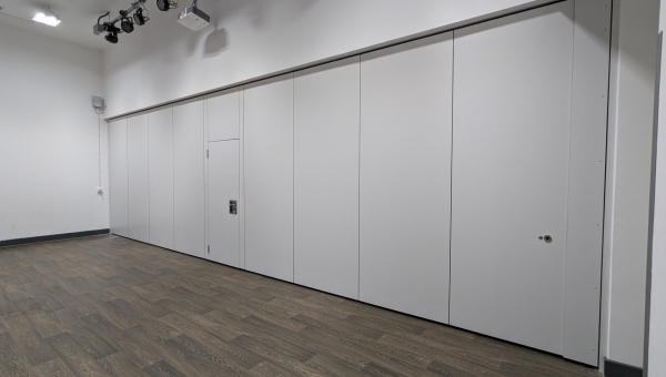 Style simplifies school hall moveable wall solution